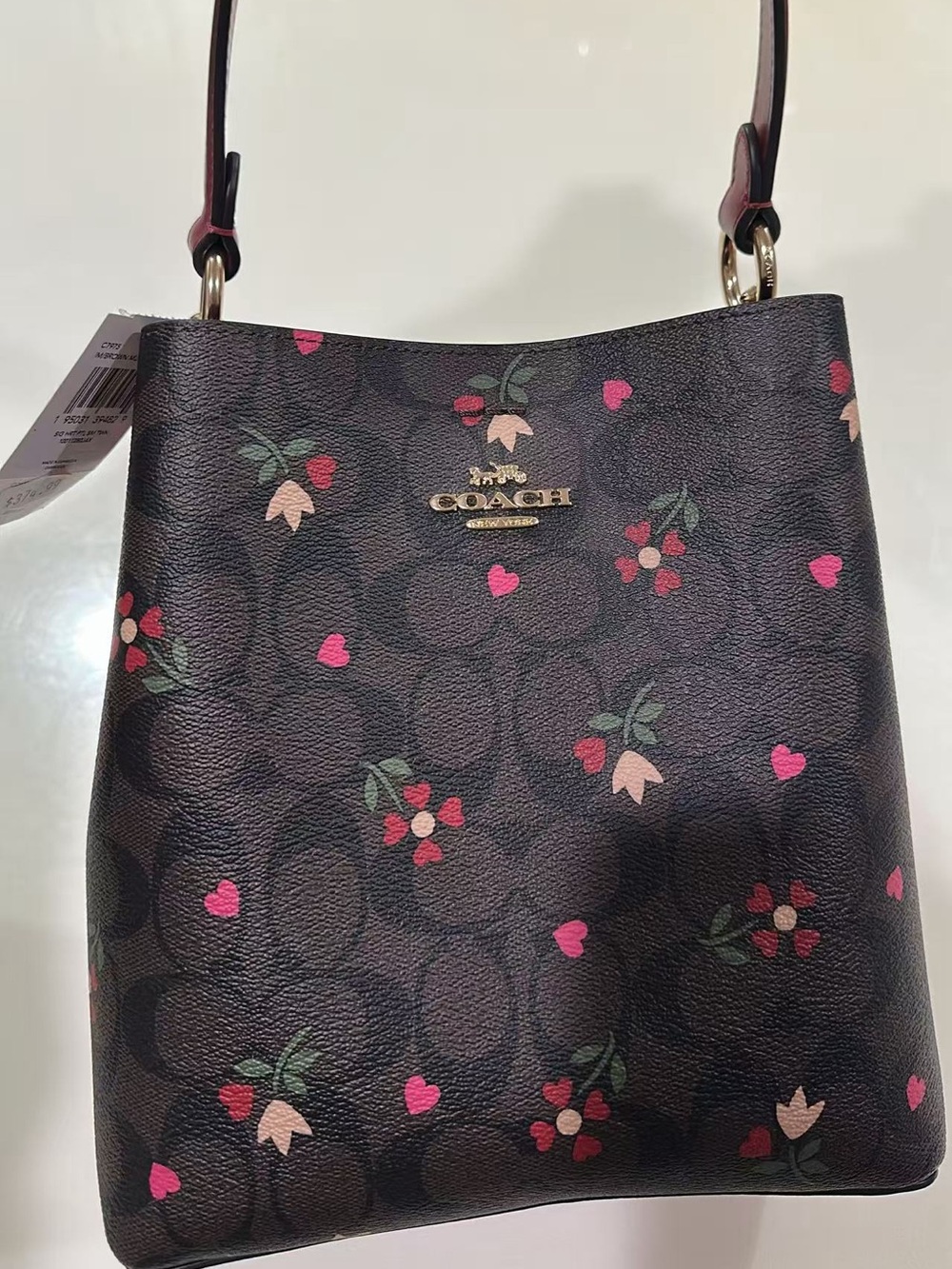 Coach Town 22 Valentine’s Limited Edition Bucket - Picture 2 of 7